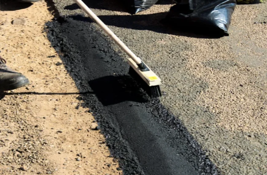 When Should You Hire an Asphalt Coating Contractor?